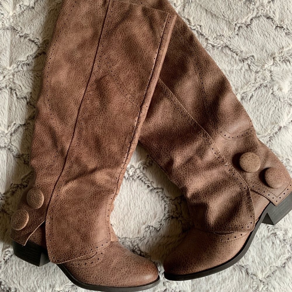 Not Rated 7.5 brown boots